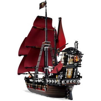 Red Queen Pirate Ship 4195
