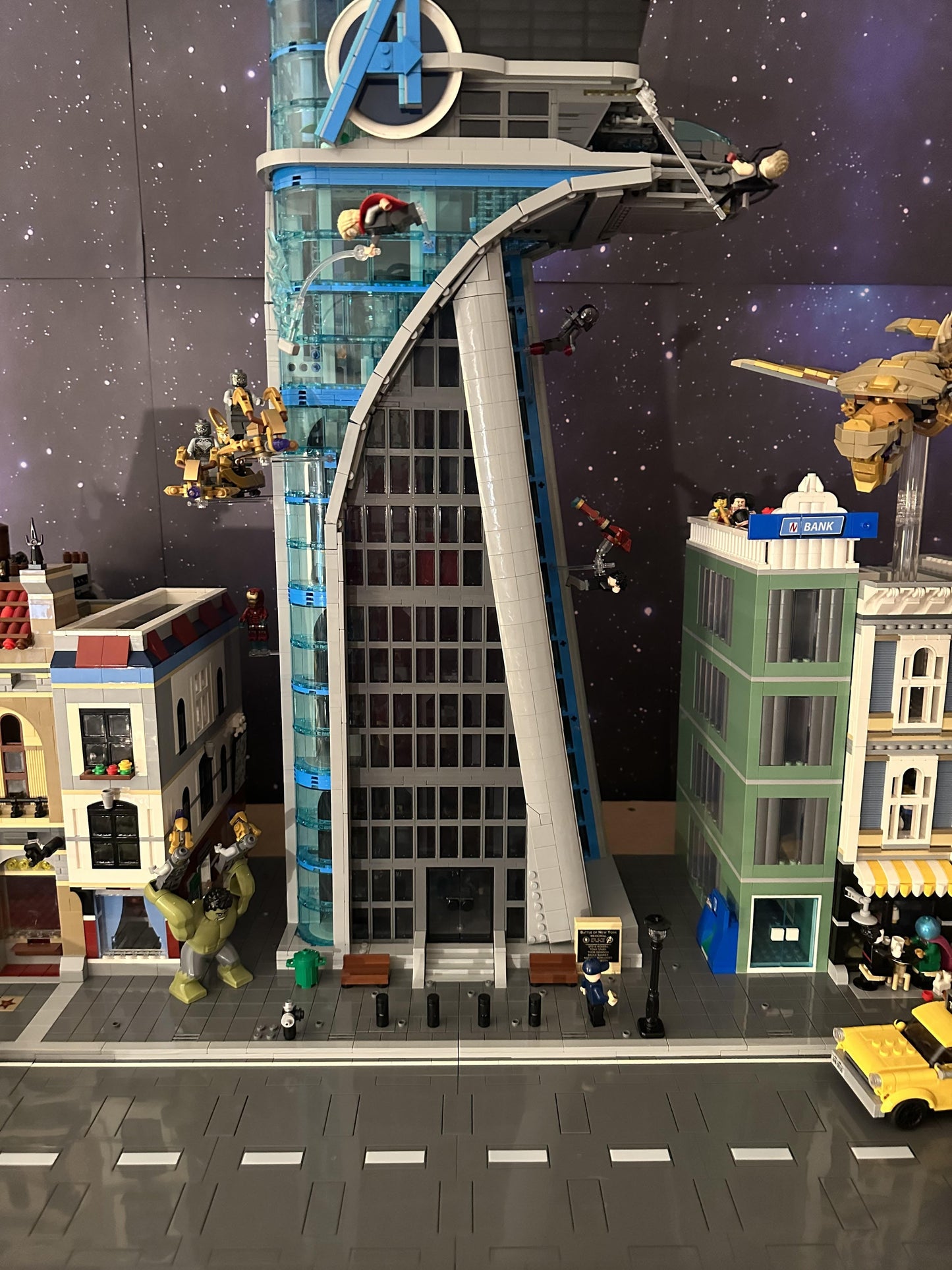 New-York's Super-Hero Headquarters 76269