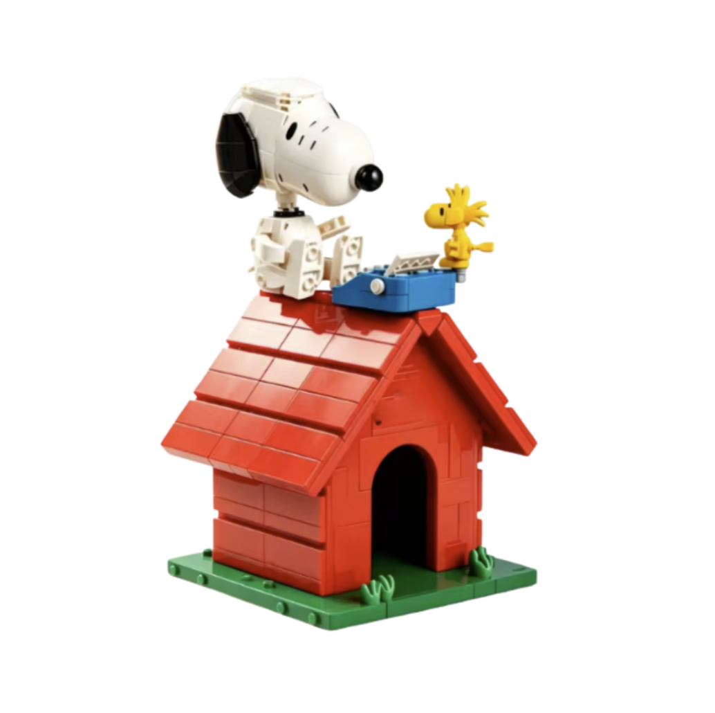 Beagle on Red Doghouse 3100