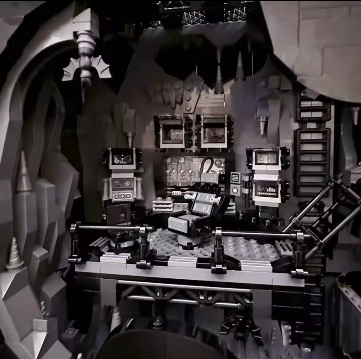Shadowbox Cave of the Bat  76252